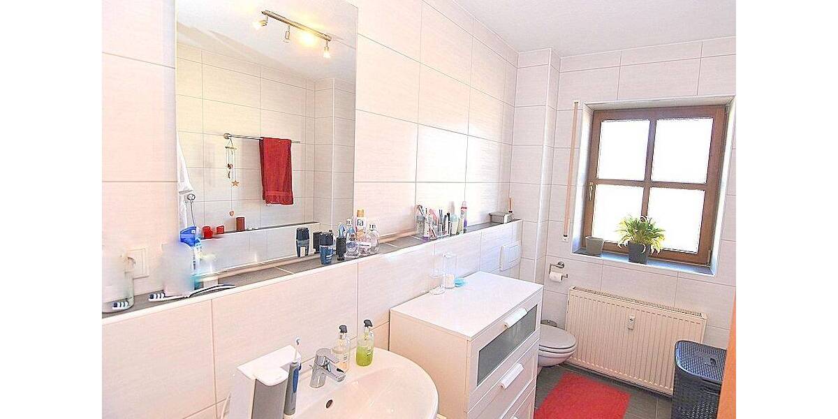Etagenwohnung Roth - 3 Zimmer, 100 m&sup2;, 950&euro; | Angebot:26733333