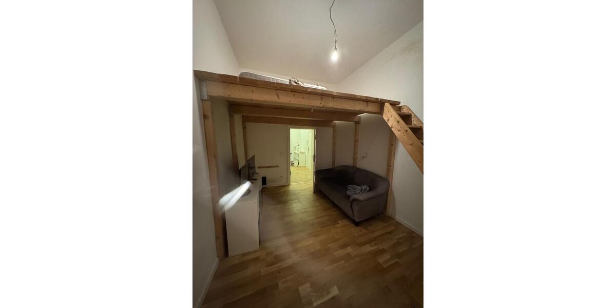 Zimmer mit großer Hochebene in ruhiger Altbau-WG in Spandau 3 zimmer