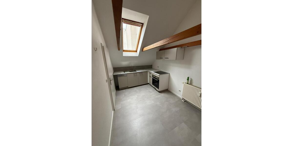 Dachgeschoßwohnung Lichtenstein (Sachsen) - 3.5 Zimmer, 76 m&sup2;, 450&euro; | Angebot:25902789