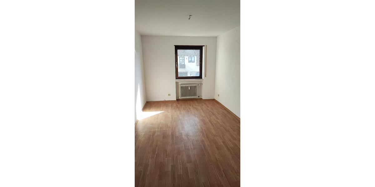 Etagenwohnung Neulußheim - 4 Zimmer, 94 m&sup2;, 1.160&euro; | Angebot:25811360