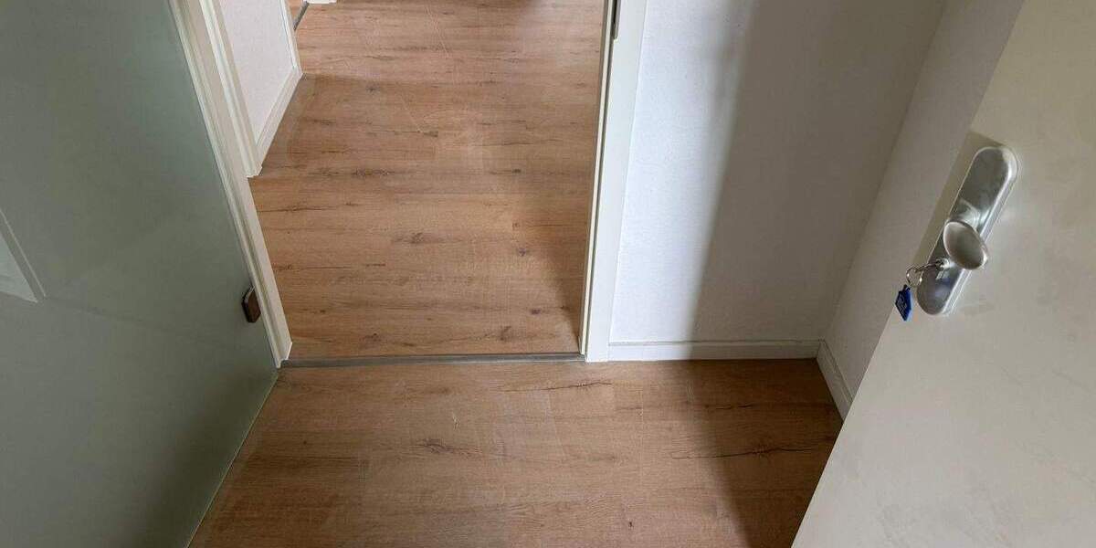 *Erstbezug nach Komplettsanierung! 2-Zi-Wohnung mit neuer Einbauküche u. saniertem Duschbad* 2 zimmer