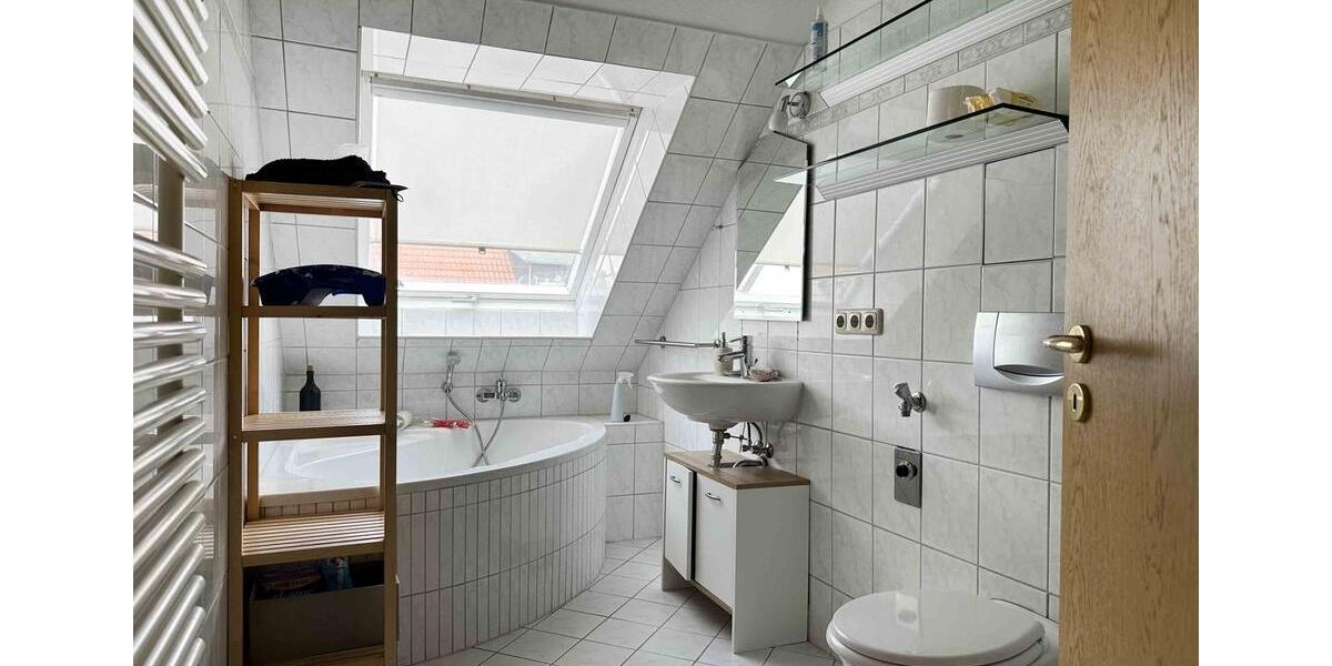 Dachgeschoßwohnung Halle (Saale) Damaschkestraße - 3 Zimmer, 68 m&sup2;, 628&euro; | Angebot:26676522
