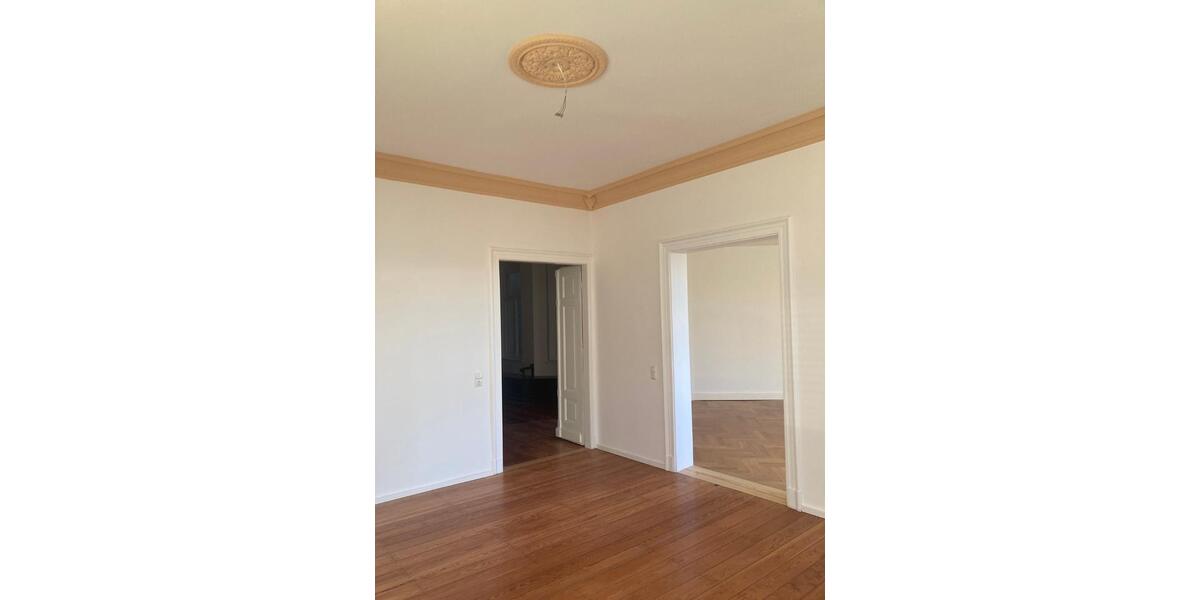 Etagenwohnung Reichenbach im Vogtland - 5 Zimmer, 150 m&sup2;, 900&euro; | Angebot:26120392