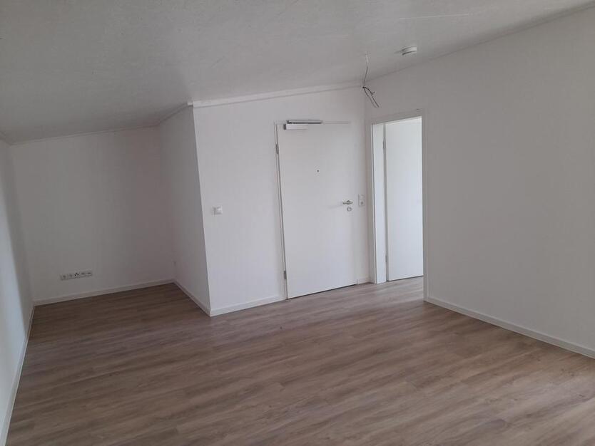 helle 2 Zimmer Wohnung in 97478 KnetzgauOT Zell a. E.