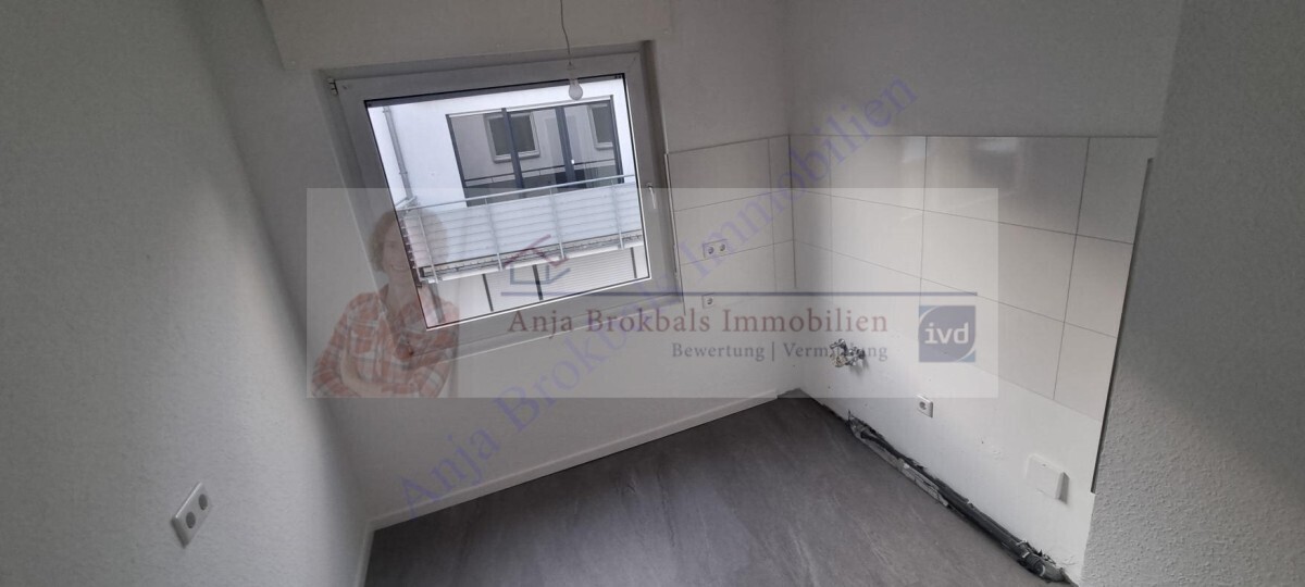 Modernisiert, zentral, ruhig, kl. Garage, 3- bis 4-Zimmer mit Balkon, Obergeschoss in einem Zweifamilienhaus 4 zimmer