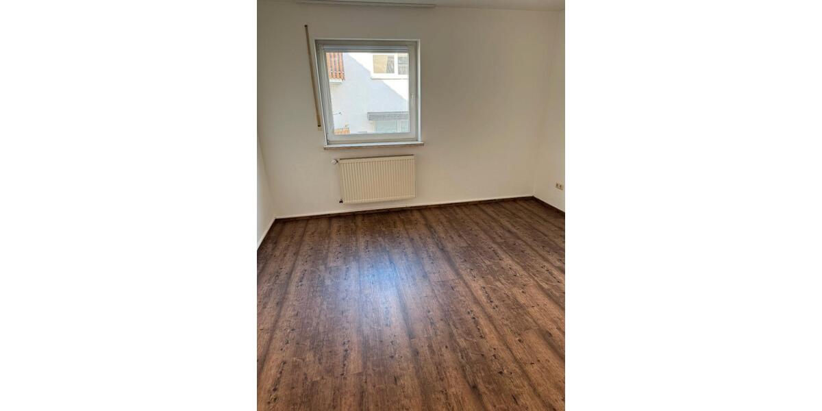 Dachgeschoßwohnung Hofheim in Unterfranken - 3.5 Zimmer, 74 m&sup2;, 625&euro; | Angebot:26263169
