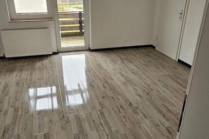 Gemütliche 3 Zimmer mit Balkon im 1. OG, Diemelsee-Adorf, Sudetenstraße 16, NEU RENOVIERT 3 zimmer
