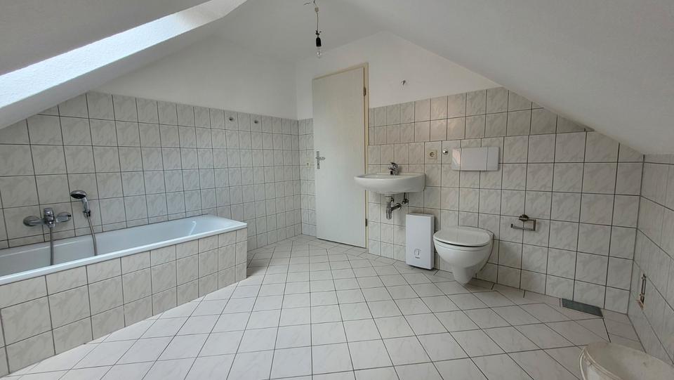 Dachgeschoßwohnung Limbach-Oberfrohna Oberfrohna - 2 Zimmer, 37 m&sup2;, 220&euro; | Angebot:26211120