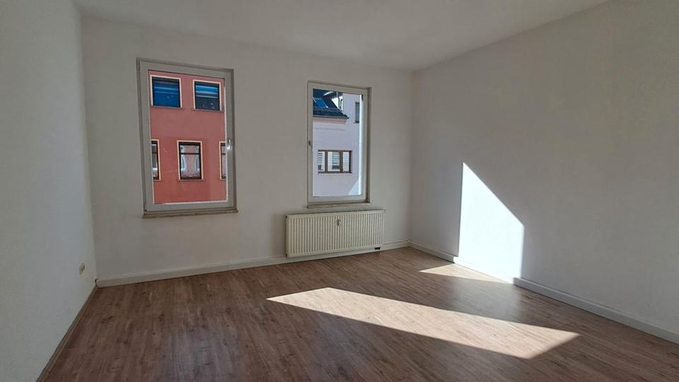 Etagenwohnung Crimmitschau - 3 Zimmer, 76 m&sup2;, 450&euro; | Angebot:26407556