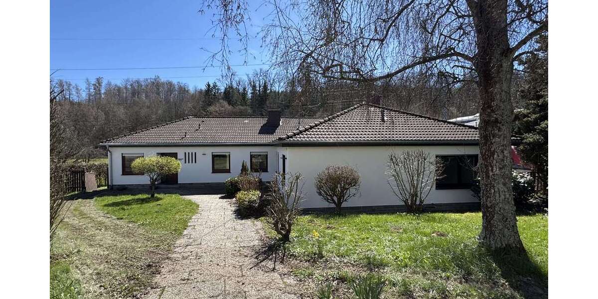 Einfamilienhaus Kreuztal - 7 Zimmer, 252 m&sup2;, 1.600&euro; | Angebot:26090242