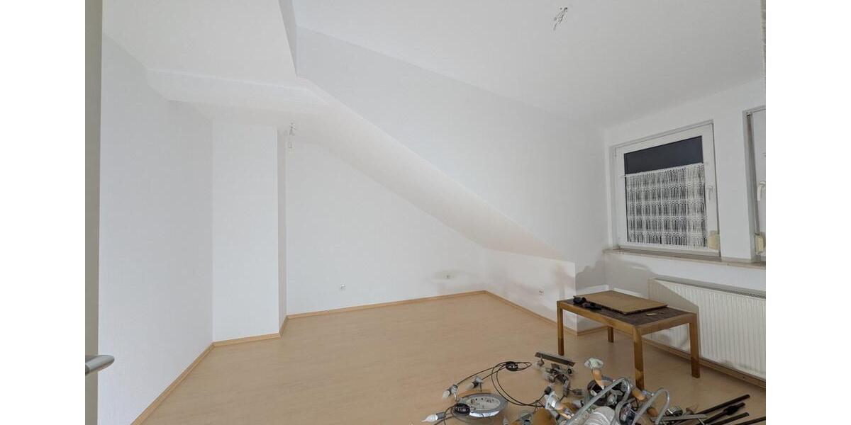 Dachgeschoßwohnung Neustadt an der Weinstraße - 4 Zimmer, 1.100&euro; | Angebot:23384660