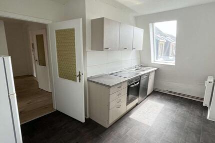 Großzügige 3 Raum Wohnung mit Einbauküche 3 zimmer