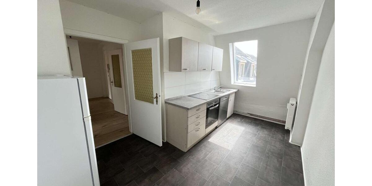 Großzügige 3 Raum Wohnung mit Einbauküche 3 zimmer