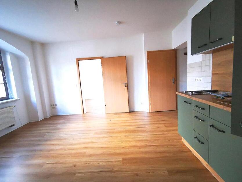 Renovierte 2R-Wohnung mit EBK+Balkon ab sofort