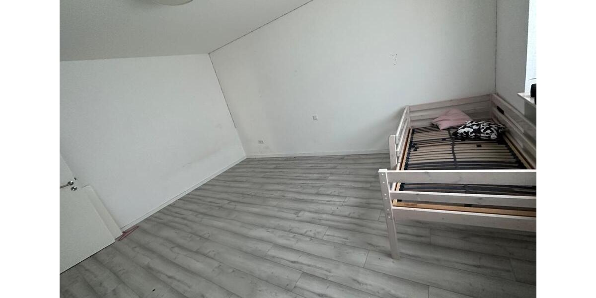 Etagenwohnung Baunatal - 5 Zimmer, 145 m&sup2;, 1.400&euro; | Angebot:26644172