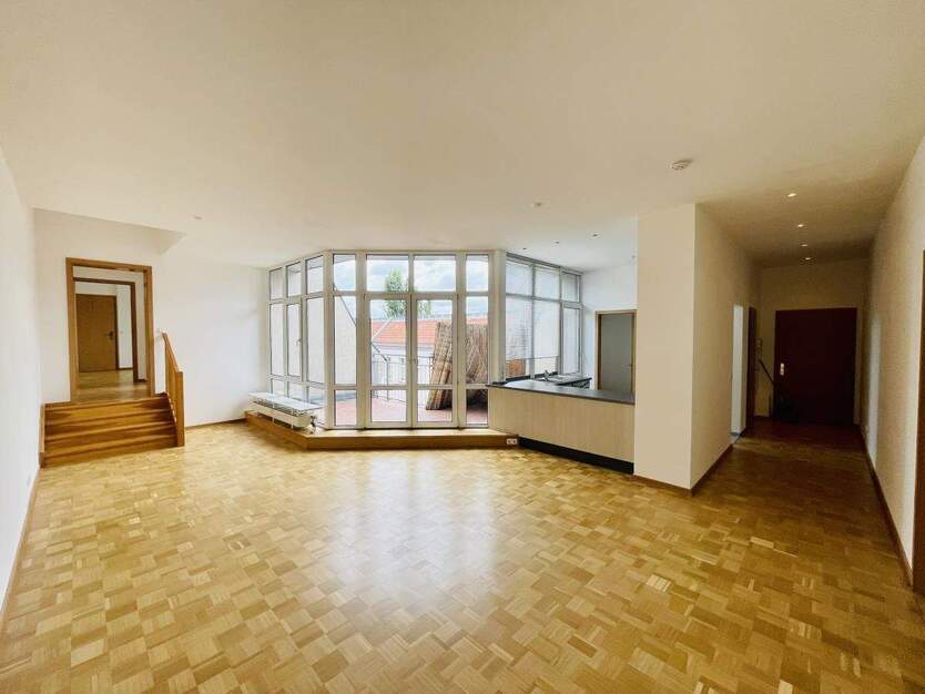 Toplage am Los-Angeles-Platz! Stilvolle Dachgeschosswohnung! *Anfragen ausschließlich SCHRIFTLICH* 3 zimmer