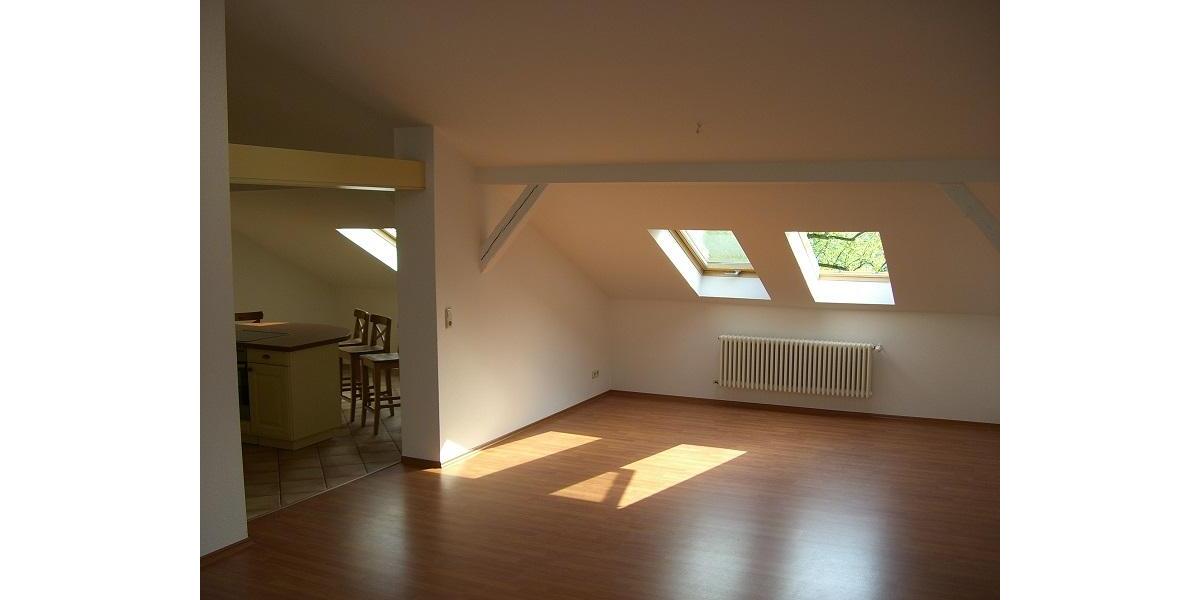 Dachgeschoßwohnung Schwerin Altstadt - 4 Zimmer, 120 m&sup2;, 900&euro; | Angebot:25783037
