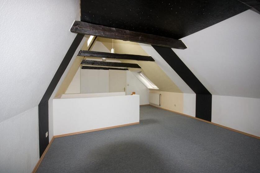 Schleswig Altstadt; ruhige 1 Zi Dachgeschoßwohnung zu vermieten