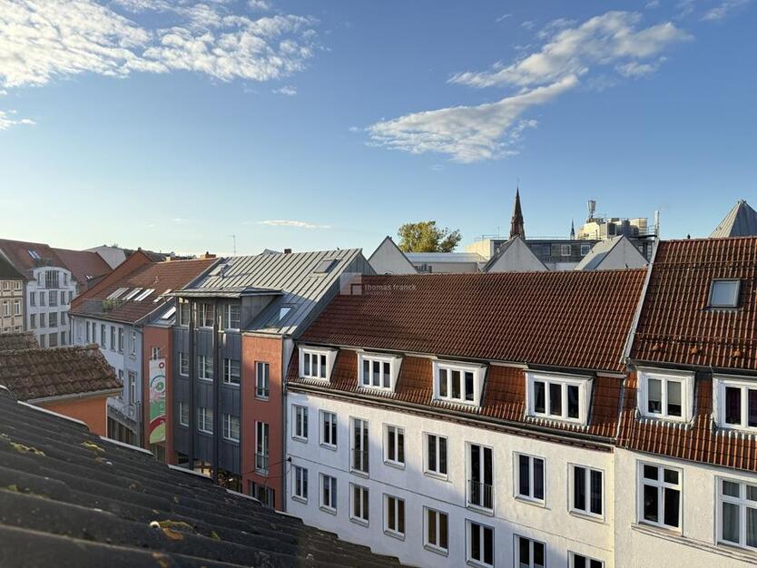 Schönes Wohnen in der City - geräumige 2,5 Zimmer + Galerie mit Ausblick über die Dächer der Stadt zimmer