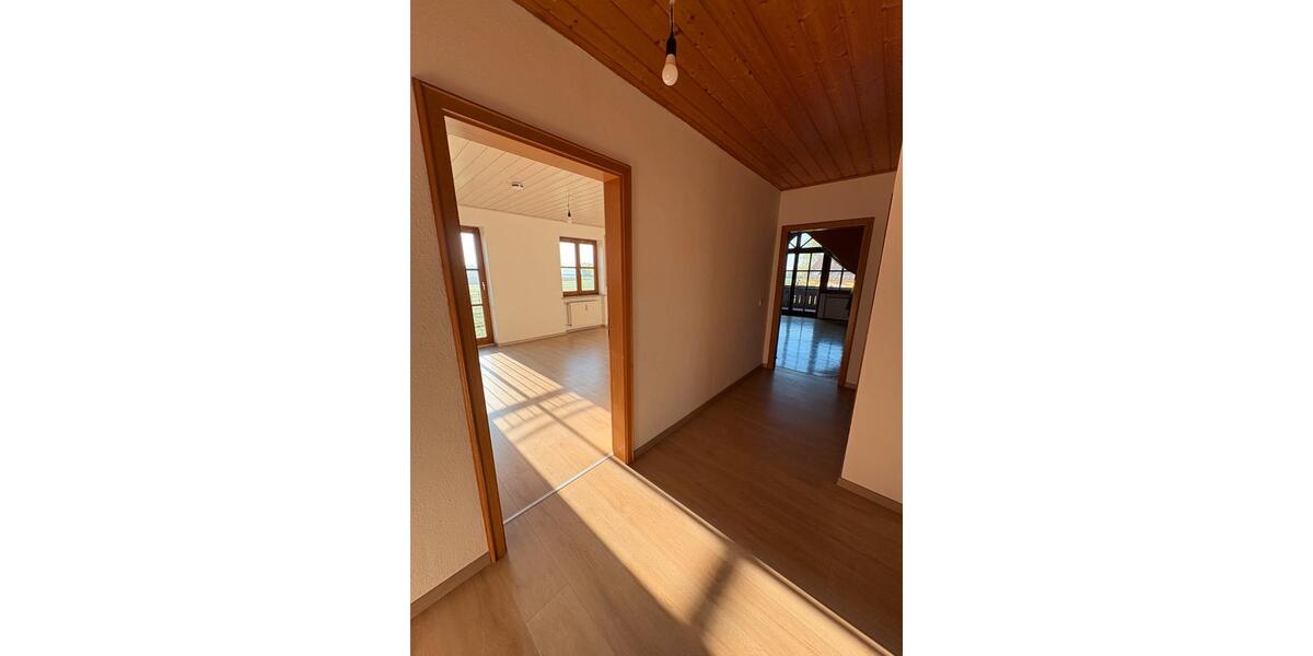 Etagenwohnung Niederschönenfeld - 4 Zimmer, 116 m&sup2;, 1.050&euro; | Angebot:26648175