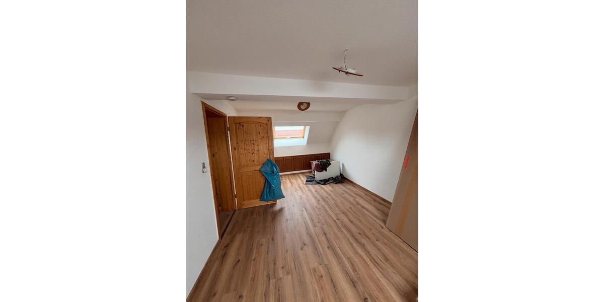 Dachgeschoßwohnung Lauterbach (Hessen) - 3 Zimmer, 90 m&sup2;, 950&euro; | Angebot:24845103