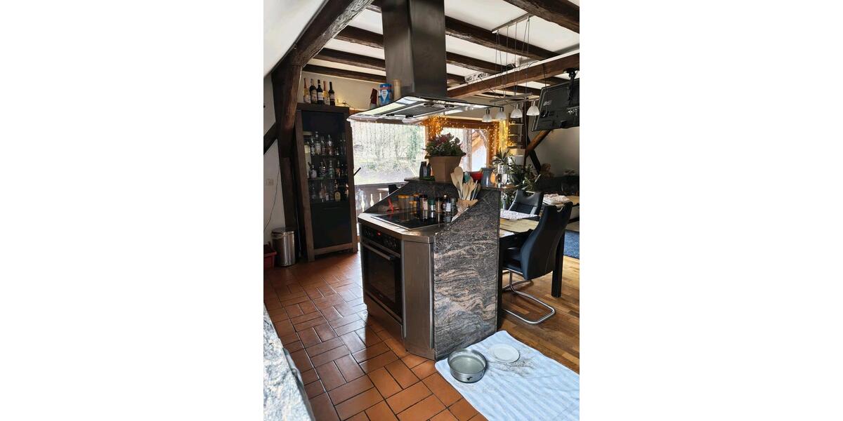 Dachgeschoßwohnung Weinheim - 5 Zimmer, 140 m&sup2;, 1.400&euro; | Angebot:24741696