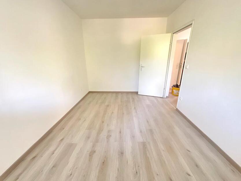Mit den Kindern nach Kinderhaus, große 4 Zimmerwohnung frei