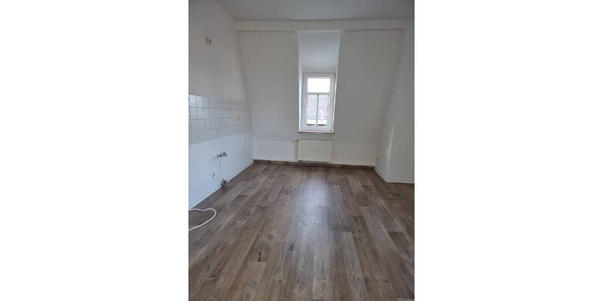 Etagenwohnung Glauchau - 2 Zimmer, 72 m&sup2;, 330&euro; | Angebot:25738185