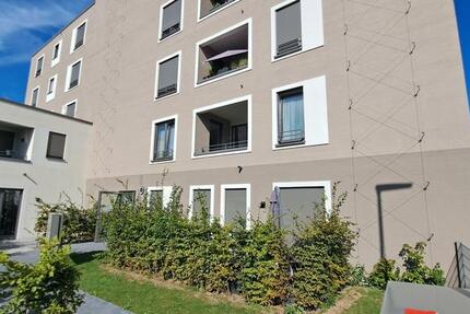 Modernes Wohnen: Neuwertige 2-Zimmer mit EBK, Balkon & TG im Heiligkreuzviertel 2 zimmer