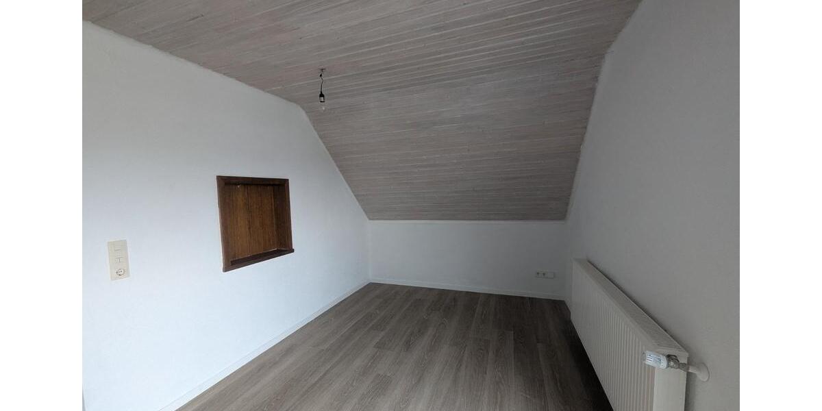 Dachgeschoßwohnung Satteldorf - 3 Zimmer, 62 m&sup2;, 650&euro; | Angebot:26581346