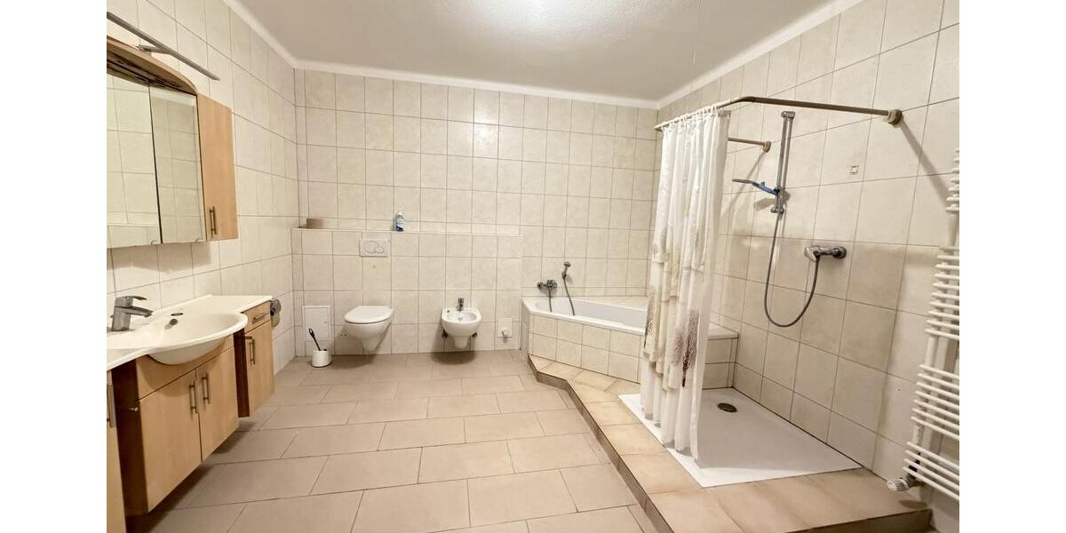 Etagenwohnung Hiddenhausen - 4 Zimmer, 154 m&sup2;, 1.000&euro; | Angebot:24712172