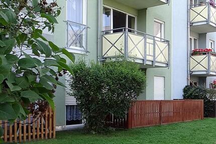 (12536_46) MGN: ruhige 2-Zimmer-Wohnung im Hochparterre mit Terrasse, Laminatböden, preiswerte EBK möglich - Wohnung Meiningen | Angebot:25240526