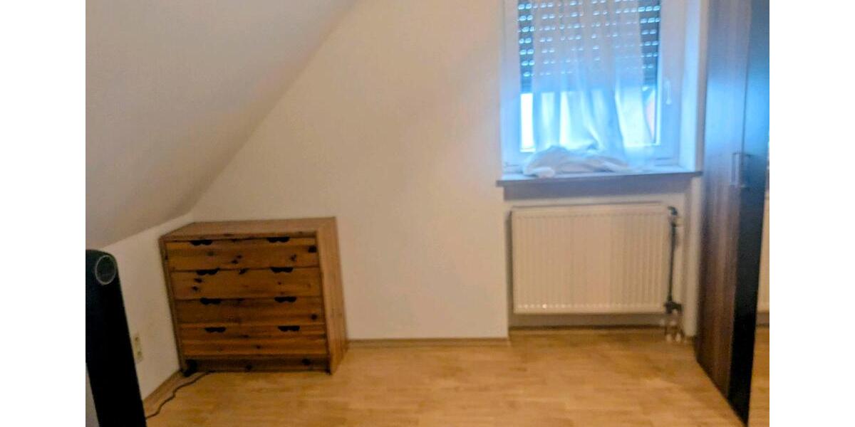 Schöne, helle Dachgeschosswohnung in 93192 Wald 2 zimmer