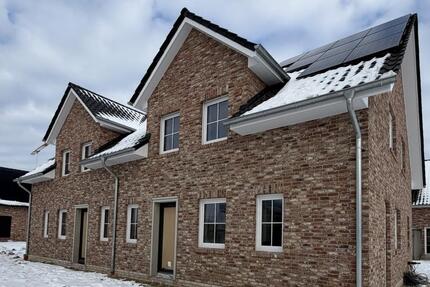 Haus Cappeln (Oldenburg) - 4 Zimmer, 127 m&sup2;, 1.400&euro; | Angebot:24794556