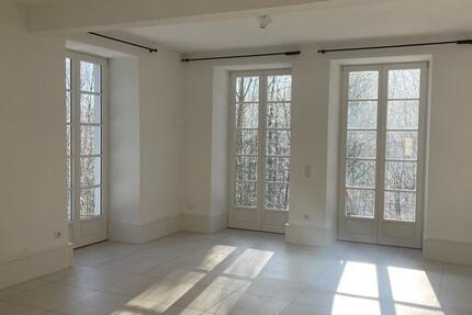 Lichtdurchflutete, großzügige 2-Zimmer-Wohnung in altem Rittergut 2 zimmer