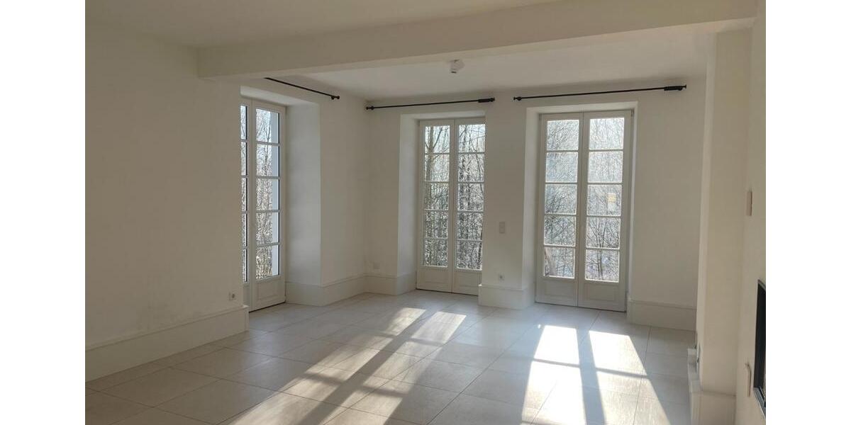 Lichtdurchflutete, großzügige 2-Zimmer-Wohnung in altem Rittergut 2 zimmer