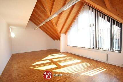 Repräsentatives Dachgeschossbüro mit hohem Luftraum, Empore und Aufzug! 5 zimmer