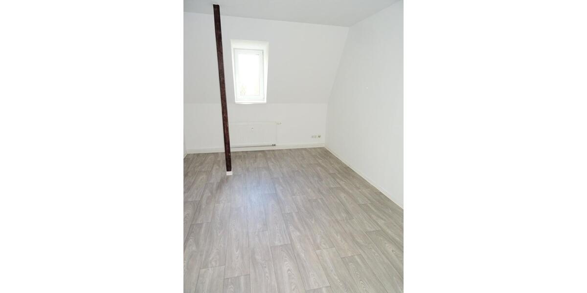 Dachgeschoßwohnung Werdau - 3 Zimmer, 99 m&sup2;, 580&euro; | Angebot:18259417