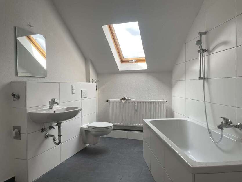 Studis aufgepasst! Modernisierte 2 Raum-Wohnung mit neuem Bad + Fußboden! 2 zimmer