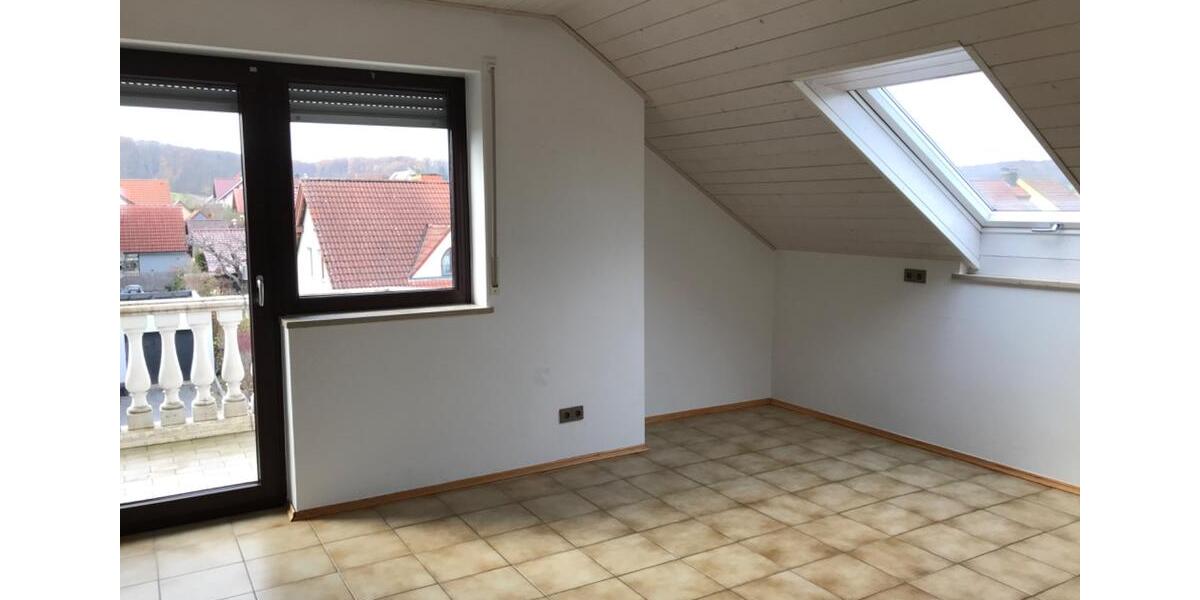 Dachgeschoßwohnung Reichenberg - 4 Zimmer, 100 m&sup2;, 950&euro; | Angebot:25648894