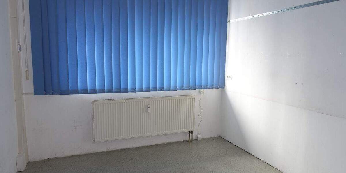 großzügige Büro- und Lagerräume mit 3 WC zimmer