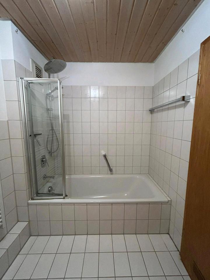 Helle 2 12 Zimmer-Wohnung