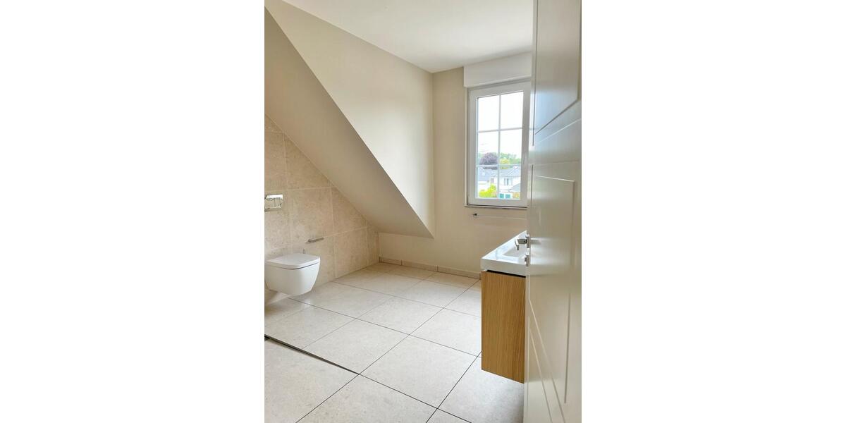 Dachgeschoßwohnung Meerbusch - 2 Zimmer, 85 m&sup2;, 1.530&euro; | Angebot:26620047