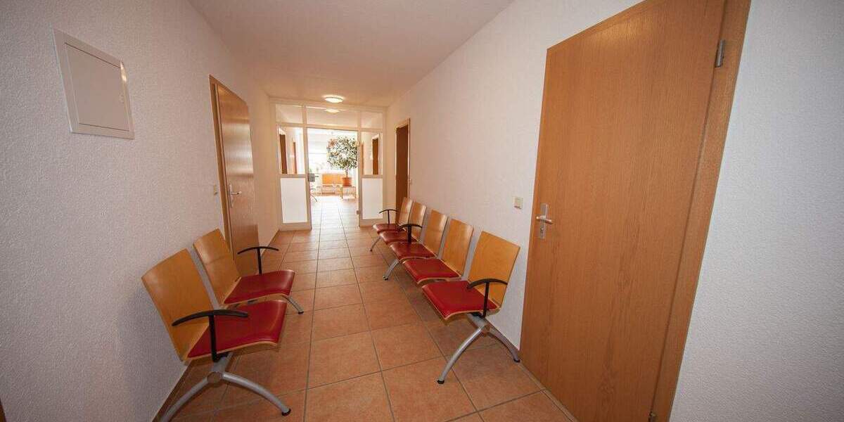 Gewerbeobjekt Hildburghausen - 6 Zimmer, 140 m&sup2;, 900&euro; | Angebot:25746303