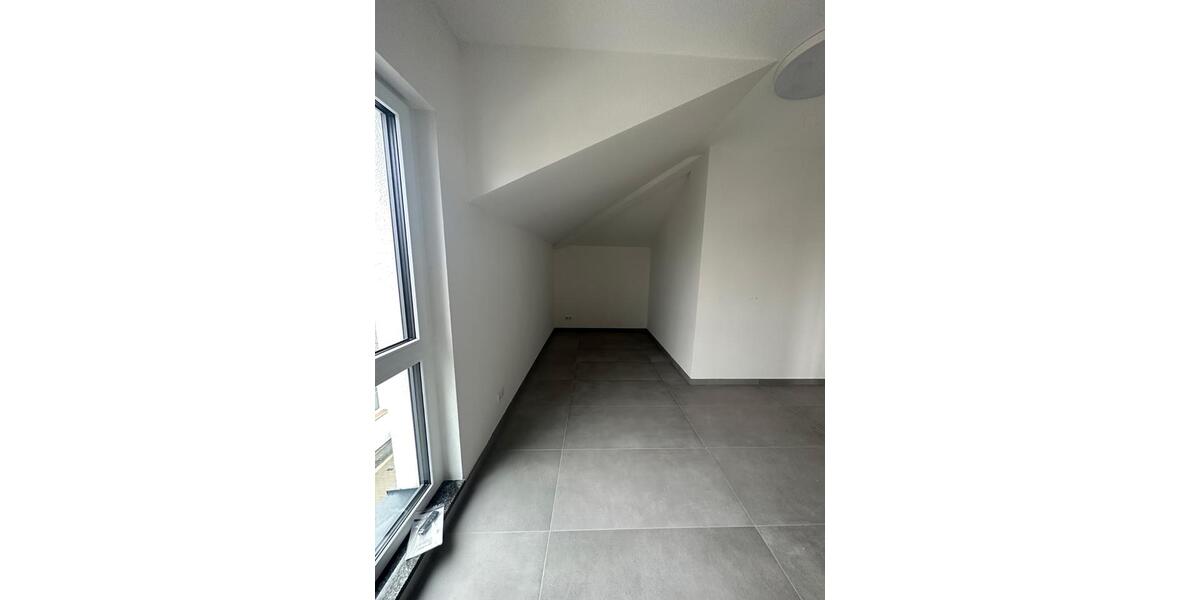 Dachgeschoßwohnung Erlenbach am Main - 5 Zimmer, 139 m&sup2;, 1.900&euro; | Angebot:26424663