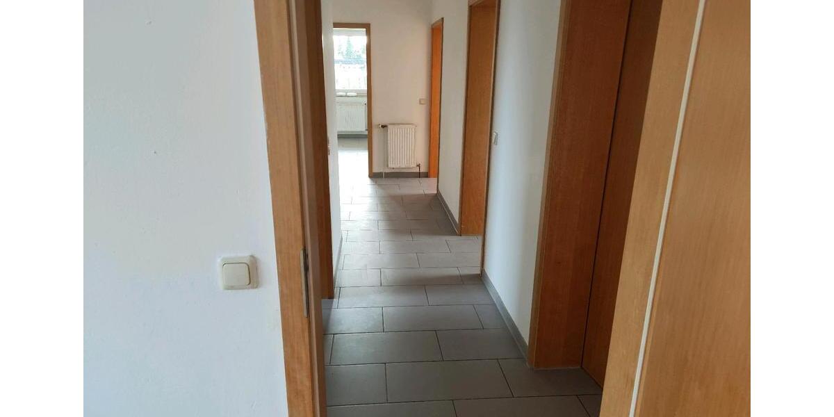 Erdgeschoßwohnung Gifhorn - 4 Zimmer, 100 m&sup2;, 1.300&euro; | Angebot:26019363