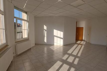 Durchstarten in Thalheim mit Praxis Büro Studio Kanzlei Laden zimmer