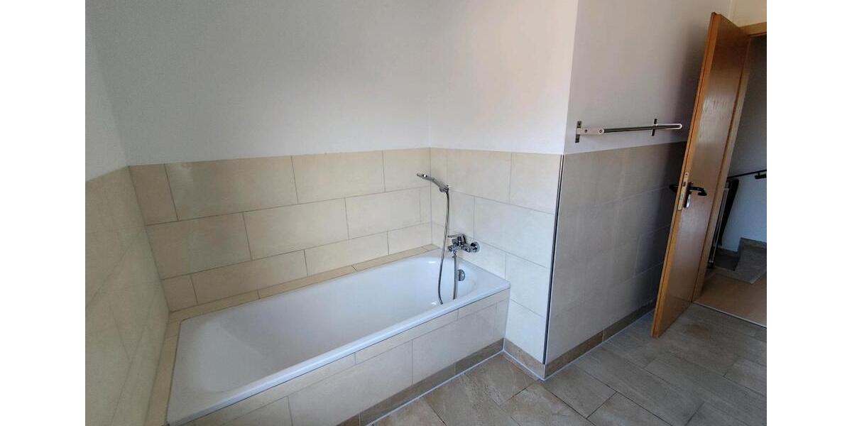 Etagenwohnung Meerbusch - 5 Zimmer, 130 m&sup2;, 1.850&euro; | Angebot:24983748