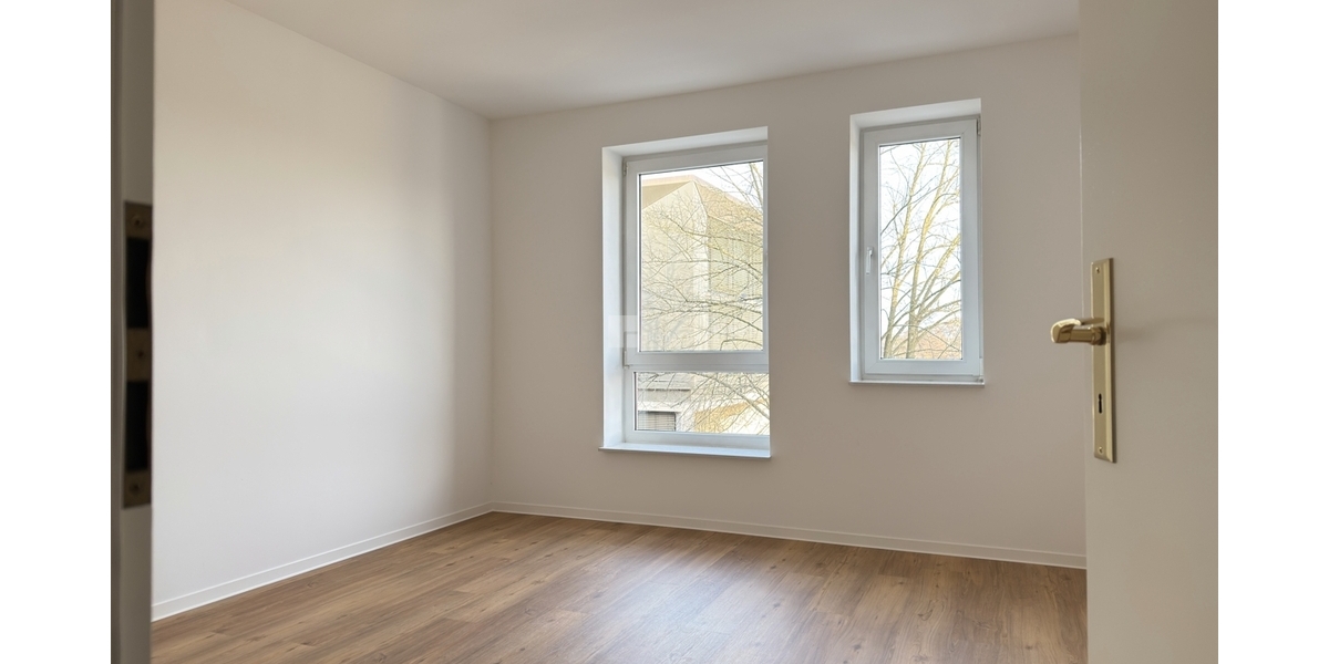 Repräsentatives Wohnen am Schlossgarten: Frisch renoviert & voller Wärme - Etagenwohnung Schwerin Feldstadt | Angebot:25637385