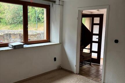 Haus Waldböckelheim - 6 Zimmer, 140 m&sup2;, 1.300&euro; | Angebot:24990687